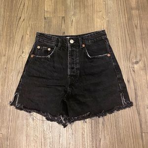 Zara Slit Straight Black Denim Shorts